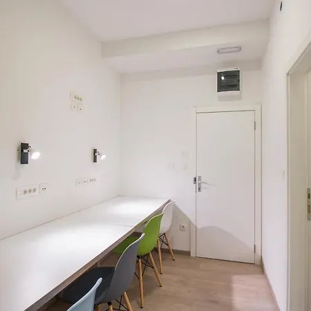 Dandelion Hostel *