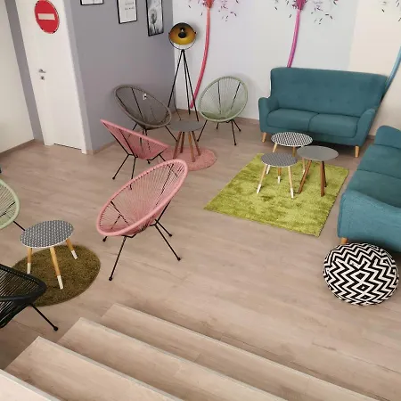 Dandelion Hostel *
