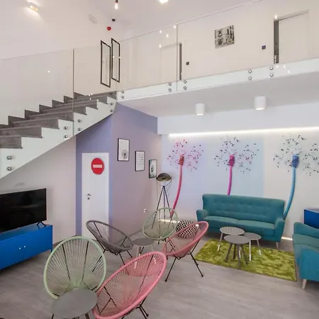 Dandelion Hostel *