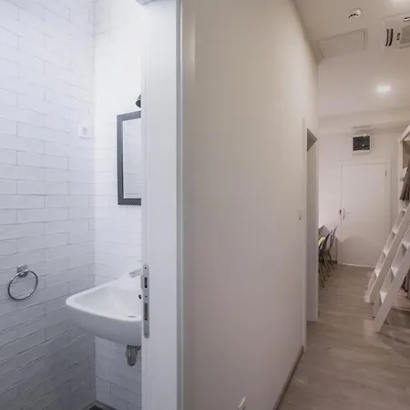 Dandelion Hostel *